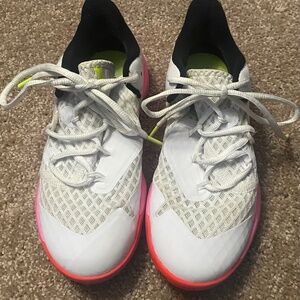 Nike youth girls volleyball shoes size 4.5 excellent condition